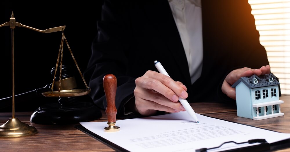 Akt notarialny jest niezbędny do legalnego przeniesienia własności.